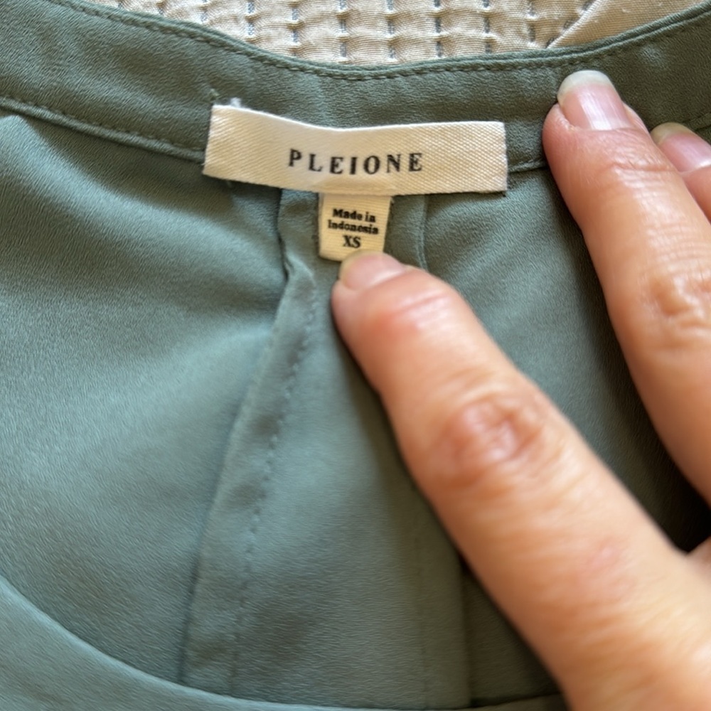 Pleione Sage green Chiffon Cap Sleeve Round Neck Blouse Size XS - Picture 2 of 5